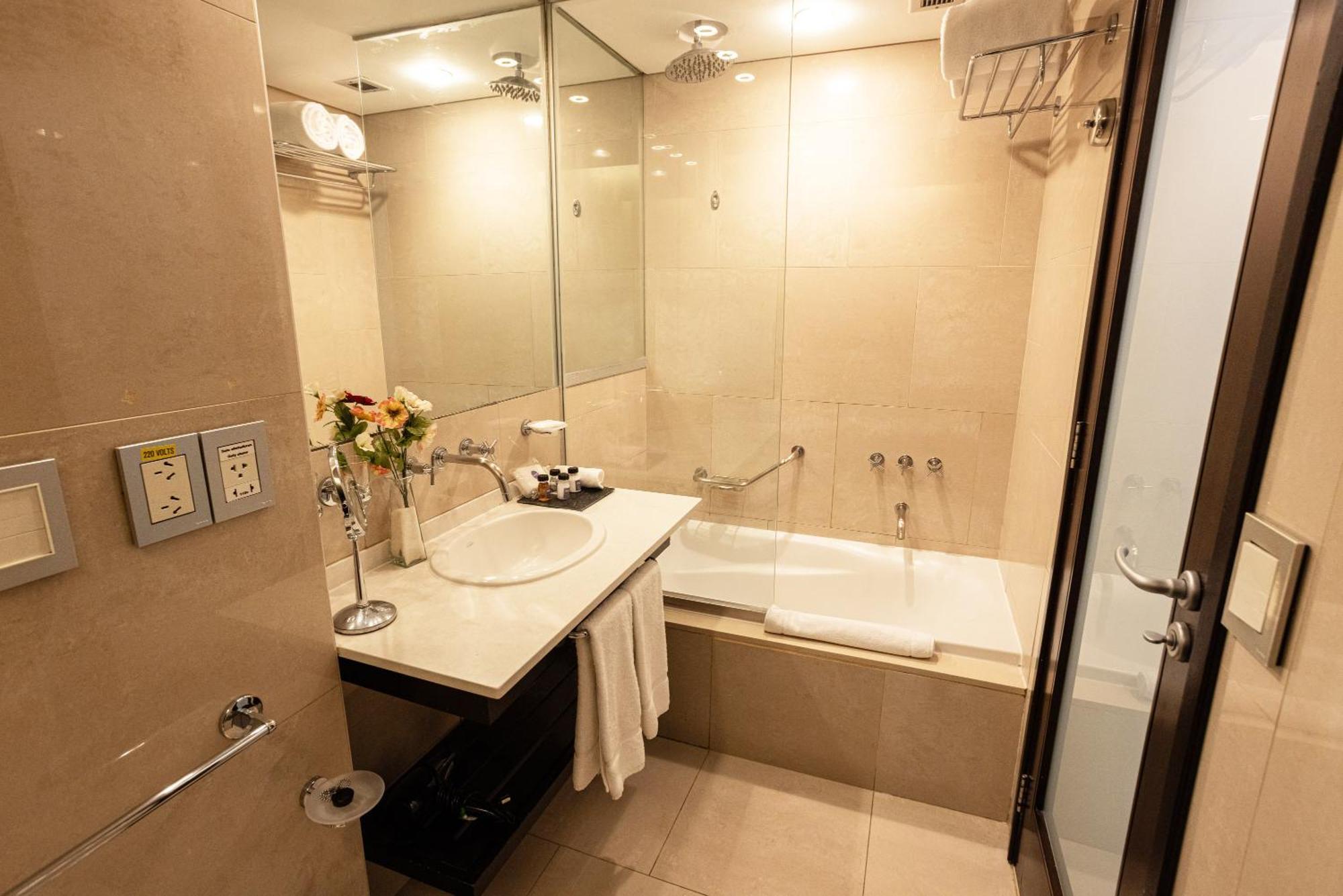 Libertador Hotel Ciudad Autónoma de Ciudad Autónoma de Buenos Aires Exterior foto Bathroom