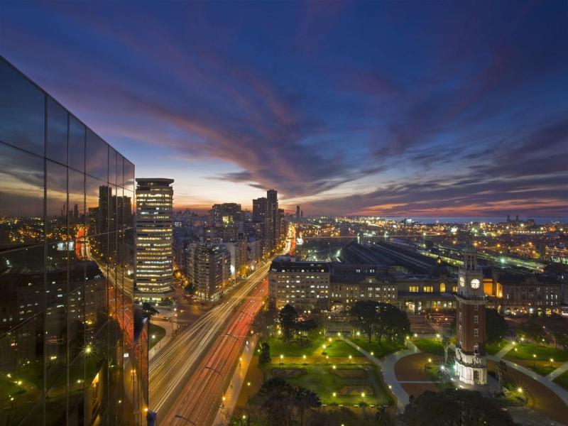 Libertador Hotel Ciudad Autónoma de Ciudad Autónoma de Buenos Aires Exterior foto View of the city from the hotel